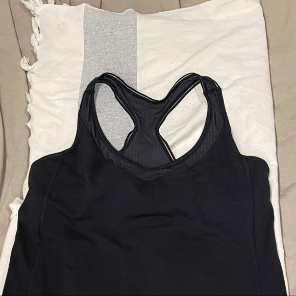 Lululemon Tank - built in bra - Picture 4 of 9